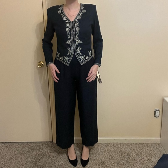 karin stevens Pants - Karin Stevens Petites Vintage Navy Embroidered Jumpsuit 8P NWT 💙🤍